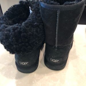 Uggs black boot